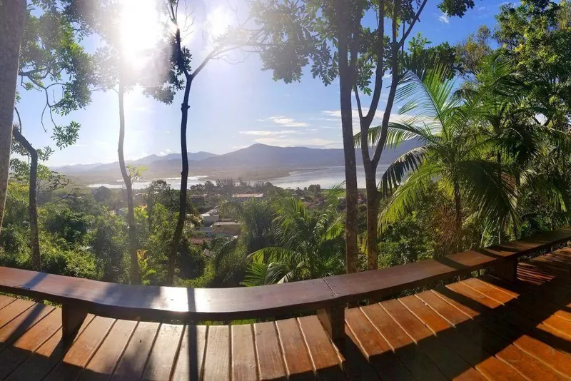 Deck com vista para a lagoa