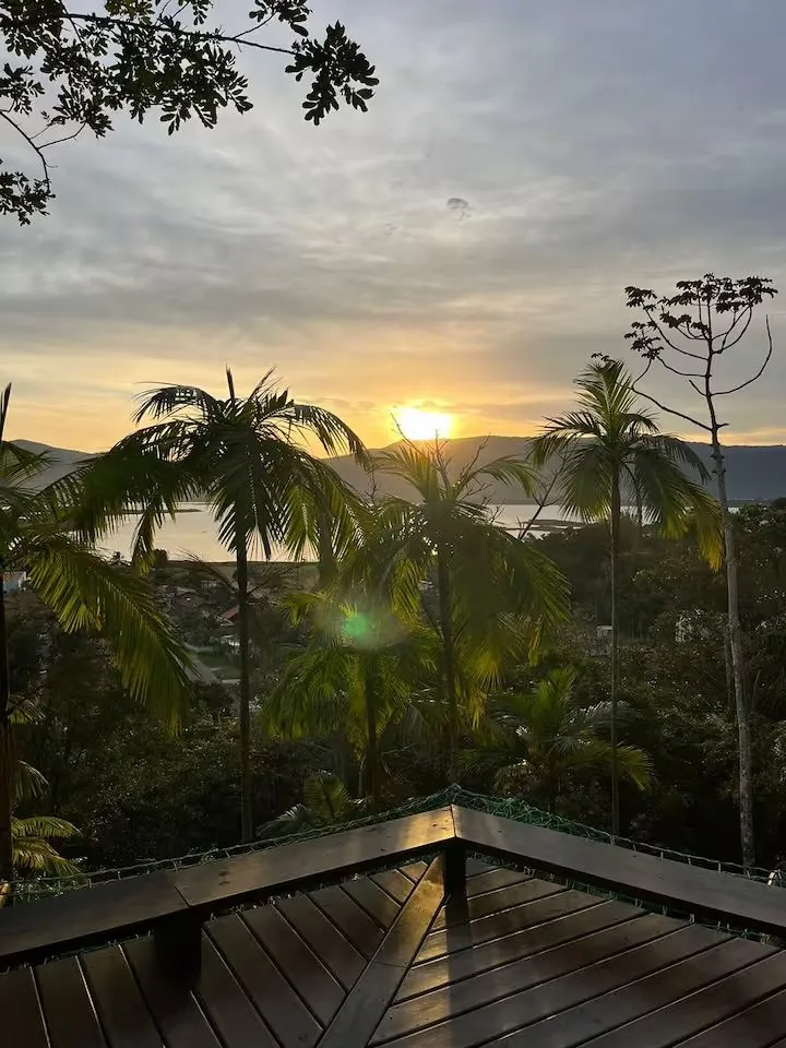 Bosque e pôr do sol no Refúgio